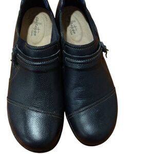 Clarks Shoes Women's Blue Pebble Leather Slip On Loafer Size 11 NWOT